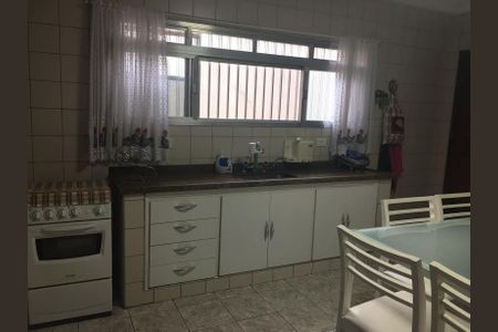 Casa à venda com 219m², 3 quartos e 6 vagas