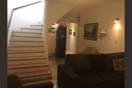 Casa à venda com 219m², 3 quartos e 6 vagas