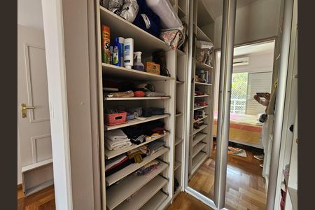 Apartamento à venda com 114m², 3 quartos e 3 vagas Apartamento à venda com 114m², 3 quartos e 3 vagasCloset