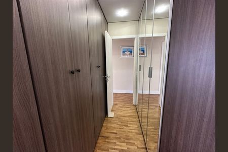 Apartamento à venda com 158m², 3 quartos e 3 vagas Apartamento à venda com 158m², 3 quartos e 3 vagasCloset da suíte 3