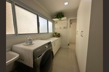 Apartamento à venda com 158m², 3 quartos e 3 vagas Apartamento à venda com 158m², 3 quartos e 3 vagasÁrea de Serviço