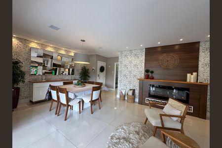 Apartamento à venda com 158m², 3 quartos e 3 vagas Apartamento à venda com 158m², 3 quartos e 3 vagasSala de Jantar