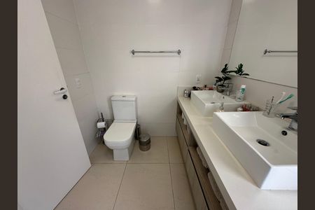 Apartamento à venda com 158m², 3 quartos e 3 vagas Apartamento à venda com 158m², 3 quartos e 3 vagasBanheiro da Suíte 3