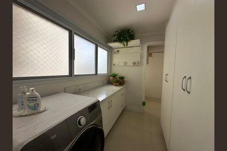 Apartamento à venda com 158m², 3 quartos e 3 vagas Apartamento à venda com 158m², 3 quartos e 3 vagasÁrea de Serviço