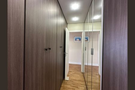 Apartamento à venda com 158m², 3 quartos e 3 vagas Apartamento à venda com 158m², 3 quartos e 3 vagasCloset da suíte 3