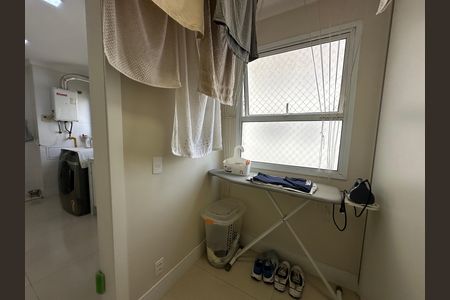 Apartamento à venda com 158m², 3 quartos e 3 vagas Apartamento à venda com 158m², 3 quartos e 3 vagasQuarto de Serviço