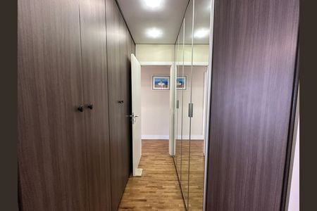 Apartamento à venda com 158m², 3 quartos e 3 vagas Apartamento à venda com 158m², 3 quartos e 3 vagasCloset da suíte 3