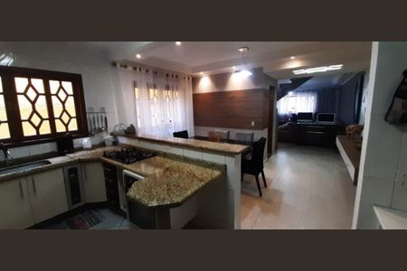 Casa à venda com 3 quartos, 131m² em Vila Moreira, Guarulhos