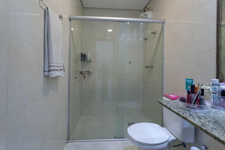 Casa à venda com 180m², 3 quartos e 2 vagas Casa à venda com 180m², 3 quartos e 2 vagasBanheiro social