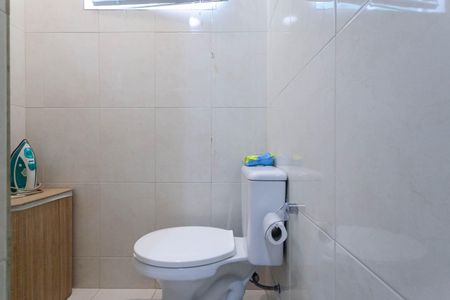Casa à venda com 180m², 3 quartos e 2 vagas Casa à venda com 180m², 3 quartos e 2 vagasBanheiro da suíte