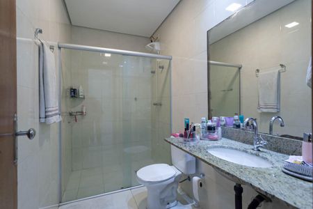 Casa à venda com 180m², 3 quartos e 2 vagas Casa à venda com 180m², 3 quartos e 2 vagasBanheiro social