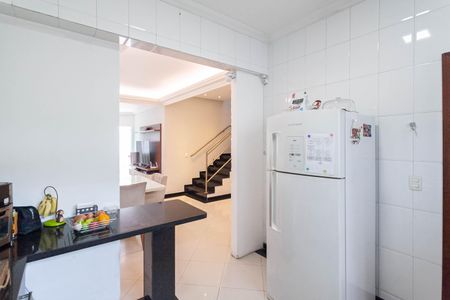 Casa à venda com 180m², 3 quartos e 2 vagas Casa à venda com 180m², 3 quartos e 2 vagasCozinha