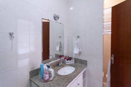 Casa à venda com 180m², 3 quartos e 2 vagas Casa à venda com 180m², 3 quartos e 2 vagasBanheiro da suíte