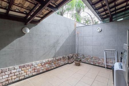 Casa à venda com 180m², 3 quartos e 2 vagas Casa à venda com 180m², 3 quartos e 2 vagasQuintal