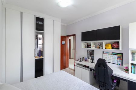 Casa à venda com 180m², 3 quartos e 2 vagas Casa à venda com 180m², 3 quartos e 2 vagasQuarto 1