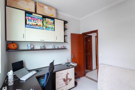 Casa à venda com 180m², 3 quartos e 2 vagas Casa à venda com 180m², 3 quartos e 2 vagasQuarto 2
