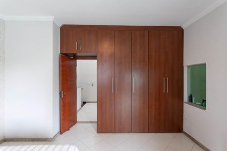 Casa à venda com 180m², 3 quartos e 2 vagas Casa à venda com 180m², 3 quartos e 2 vagasSuíte
