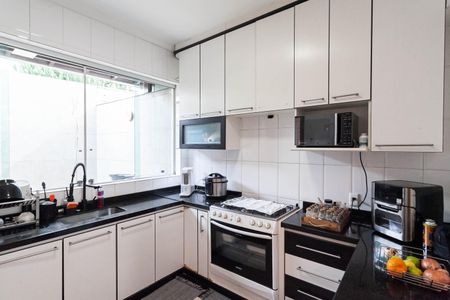 Casa à venda com 180m², 3 quartos e 2 vagas Casa à venda com 180m², 3 quartos e 2 vagasCozinha