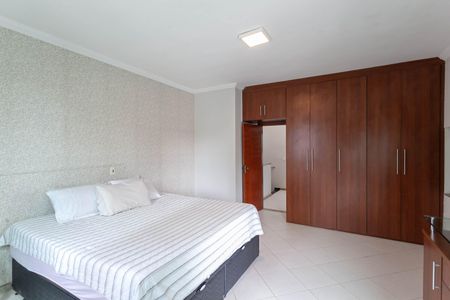 Casa à venda com 180m², 3 quartos e 2 vagas Casa à venda com 180m², 3 quartos e 2 vagasSuíte