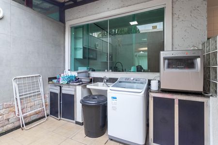 Casa à venda com 180m², 3 quartos e 2 vagas Casa à venda com 180m², 3 quartos e 2 vagasÁrea de serviço