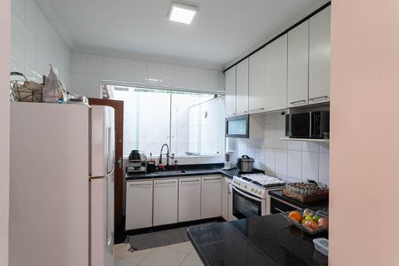 Casa à venda com 180m², 3 quartos e 2 vagas Casa à venda com 180m², 3 quartos e 2 vagasCozinha