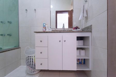 Casa à venda com 180m², 3 quartos e 2 vagas Casa à venda com 180m², 3 quartos e 2 vagasBanheiro da suíte