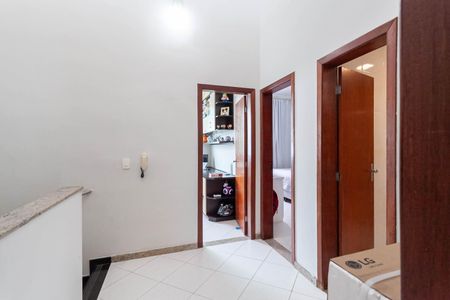 Casa à venda com 180m², 3 quartos e 2 vagas Casa à venda com 180m², 3 quartos e 2 vagasCorredor