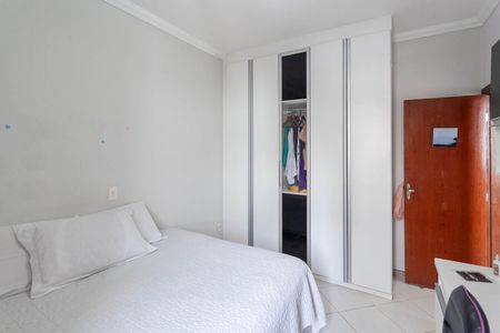 Casa à venda com 180m², 3 quartos e 2 vagas Casa à venda com 180m², 3 quartos e 2 vagasQuarto 1