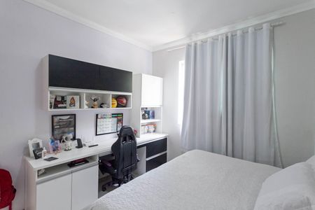 Casa à venda com 180m², 3 quartos e 2 vagas Casa à venda com 180m², 3 quartos e 2 vagasQuarto 1