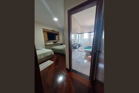 Casa à venda com 300m², 3 quartos e 6 vagas