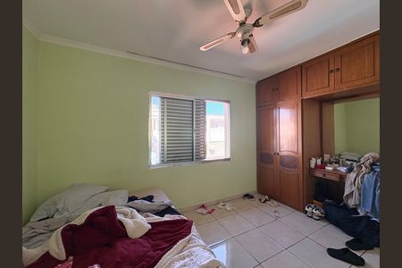 Casa à venda com 200m², 4 quartos e 2 vagas Casa à venda com 200m², 4 quartos e 2 vagasQuarto 4 - Casa 1