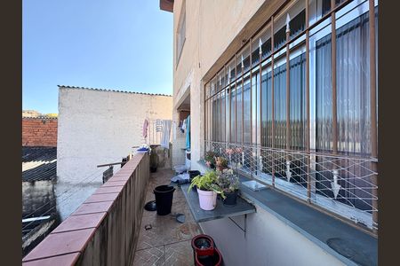 Casa à venda com 200m², 4 quartos e 2 vagas Casa à venda com 200m², 4 quartos e 2 vagasÁrea de serviço- Casa 1