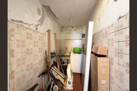Casa à venda com 200m², 4 quartos e 2 vagas Casa à venda com 200m², 4 quartos e 2 vagasÁrea de Serviço - Casa 2