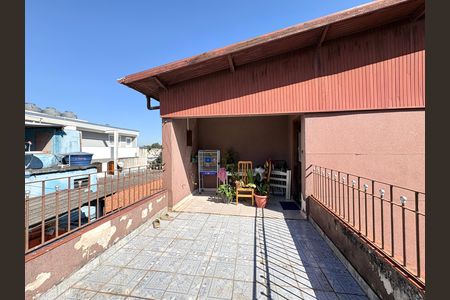 Casa à venda com 200m², 4 quartos e 2 vagas Casa à venda com 200m², 4 quartos e 2 vagasQuintal - Casa 1