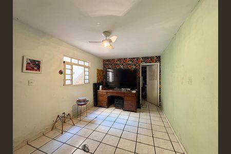 Casa à venda com 200m², 4 quartos e 2 vagas Casa à venda com 200m², 4 quartos e 2 vagasSala - Casa 2
