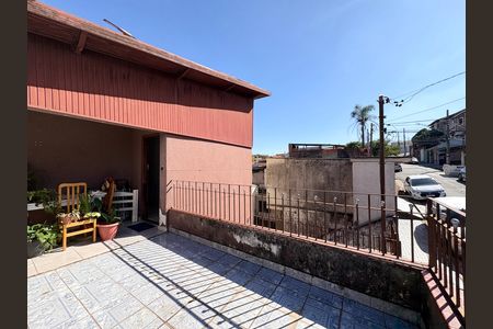 Casa à venda com 200m², 4 quartos e 2 vagas Casa à venda com 200m², 4 quartos e 2 vagasQuintal - Casa 1