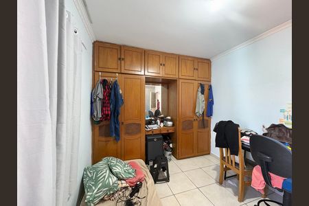 Casa à venda com 200m², 4 quartos e 2 vagas Casa à venda com 200m², 4 quartos e 2 vagasQuarto 3 - Casa 1