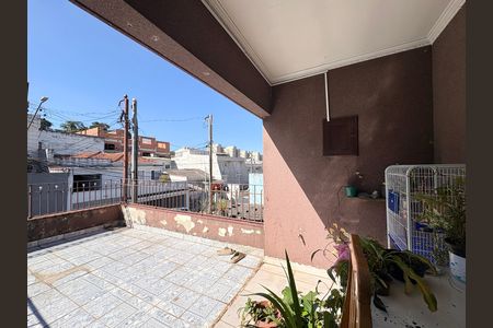 Casa à venda com 200m², 4 quartos e 2 vagas Casa à venda com 200m², 4 quartos e 2 vagasQuintal - Casa 1