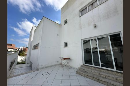 Casa de condomínio à venda com 936m², 4 quartos e 8 vagasQuintal
