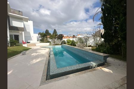 Casa de condomínio à venda com 936m², 4 quartos e 8 vagasPiscina