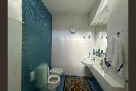 Casa de condomínio à venda com 936m², 4 quartos e 8 vagasBanheiro da Suíte 2