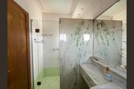 Casa de condomínio à venda com 936m², 4 quartos e 8 vagasBanheiro da Suíte 4