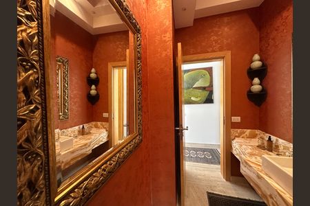 Casa de condomínio à venda com 936m², 4 quartos e 8 vagasLavabo