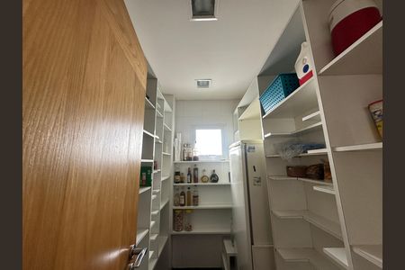 Casa de condomínio à venda com 936m², 4 quartos e 8 vagasDespensa