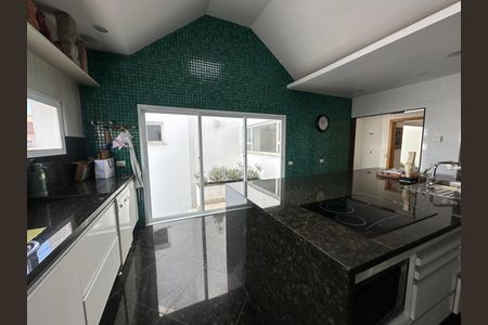 Casa de condomínio à venda com 936m², 4 quartos e 8 vagasCozinha
