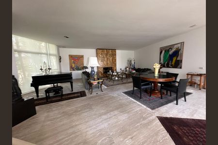 Casa de condomínio à venda com 936m², 4 quartos e 8 vagasSala