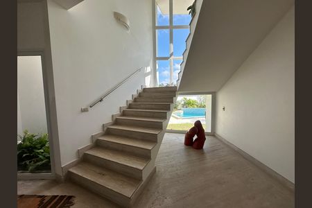 Casa de condomínio à venda com 936m², 4 quartos e 8 vagasEscada