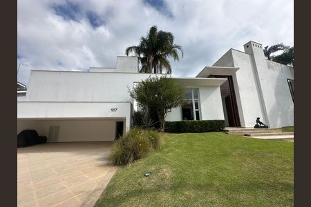 Casa de condomínio à venda com 936m², 4 quartos e 8 vagasFachada