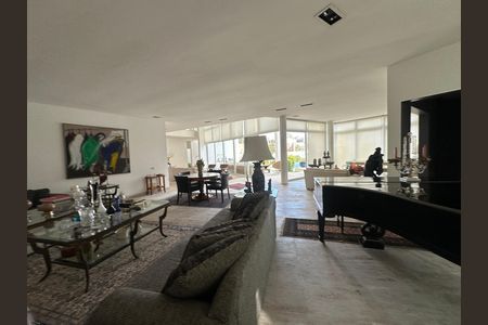 Casa de condomínio à venda com 936m², 4 quartos e 8 vagasSala