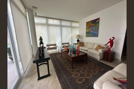 Casa de condomínio à venda com 936m², 4 quartos e 8 vagasSala